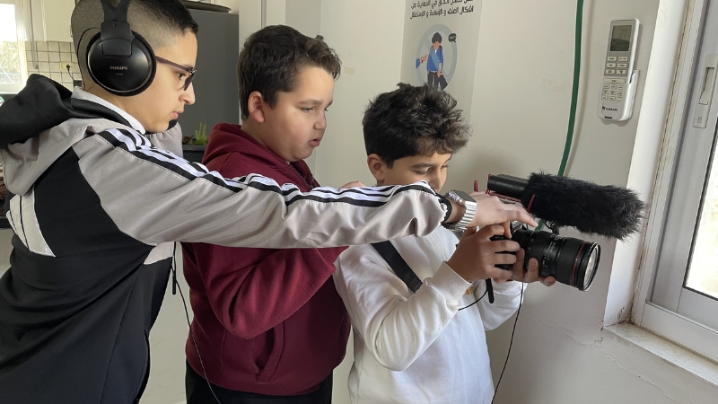 Empowering Children Through Digital Storytelling and Journalism: Building Creative Expression, Media Literacy, and Digital Content Production Skills